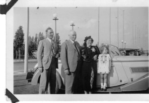 Oleg,Joseph,Ilse,Ute an Schlinkes Wagen