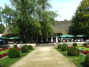 On the way to the English Tea House