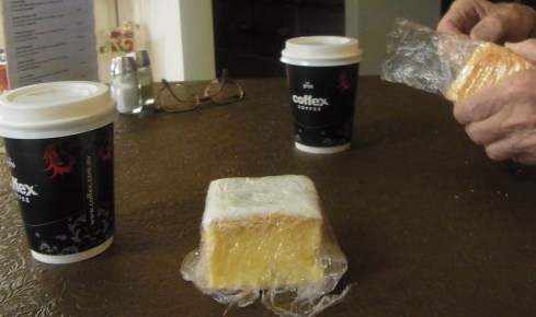 We are quite happy with our decision. The vanilla slice turns out to be just heavenly! No wonder it has become famous.