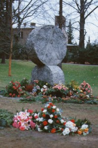 This stone we recognised in 2010 when Klaudia showed us the cemetery. Where these flowers are from the day of the funeral is presumably where Mum's urn was buried.