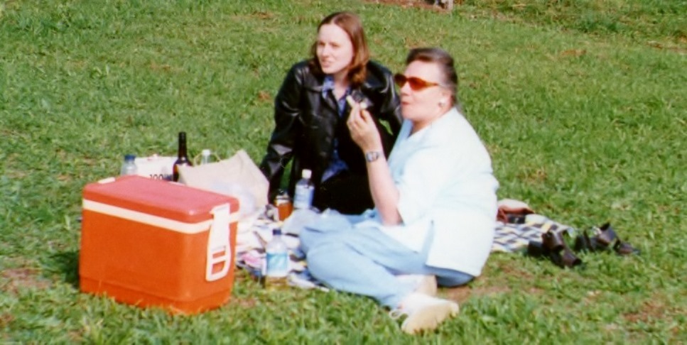 and had a picnic on the lawns next to the old gravestones!