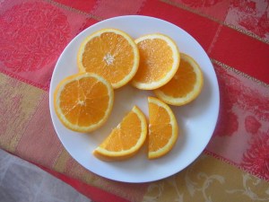 The oranges fresh from the tree taste delicious.