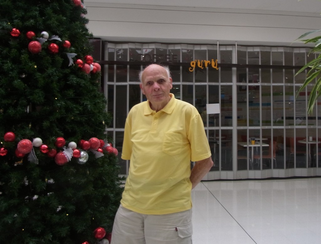 Here the cafe was still closed.