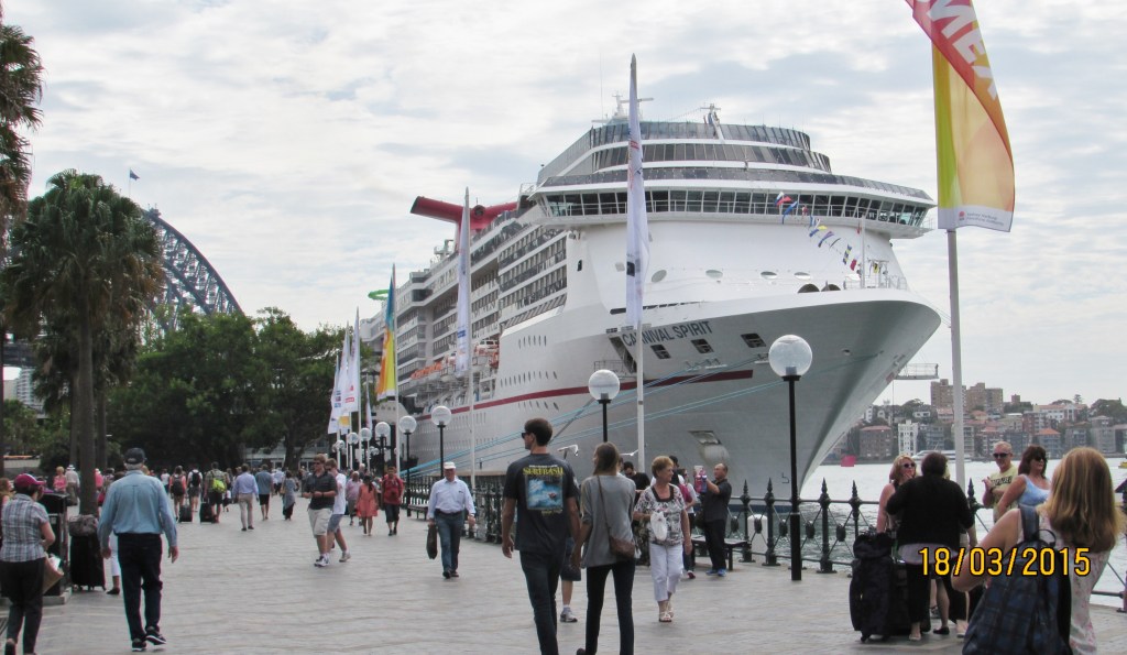 On the way to the Rocks we came a bit closer to the Carnival Spirit.