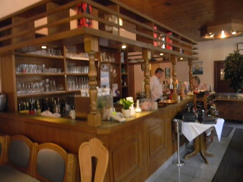 Here Ilse talks to Daniel, the manager of the restaurant.