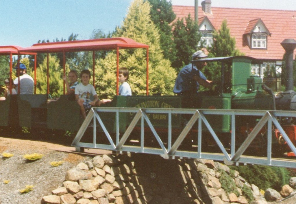 A Trainride around the Cockington Greens