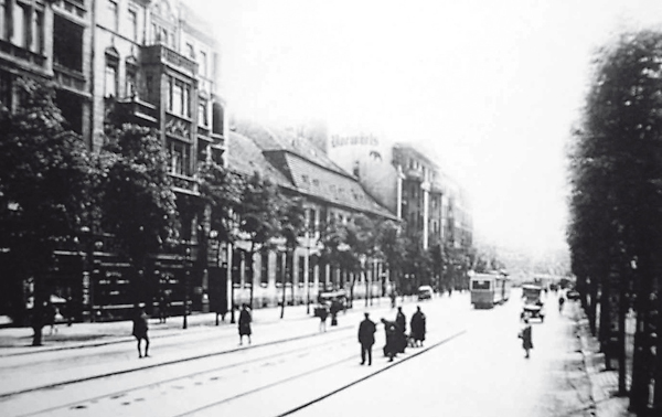 Lindenstrasse in 1929: the building of Vorwärts, at No. 3, third from the left (photo: Kreuzberg Museum)