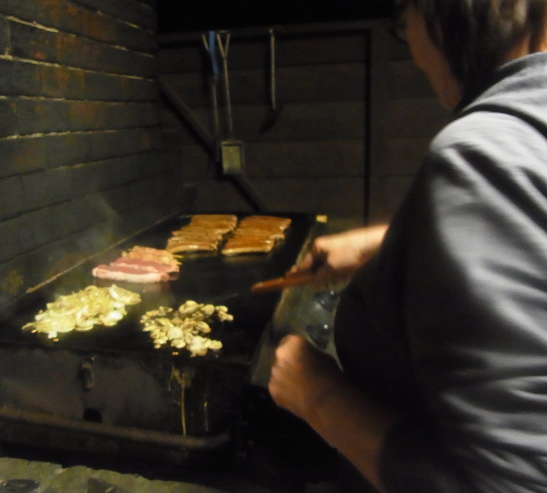 Here are sausages, pepper steak, onions and mushrooms.